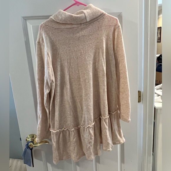 Vestique Women’s Sweater - Picture 3 of 3